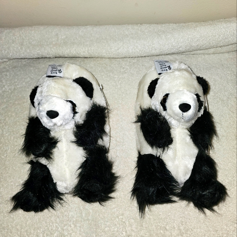 BNWT PANDA SLIPPERS!! 🐼